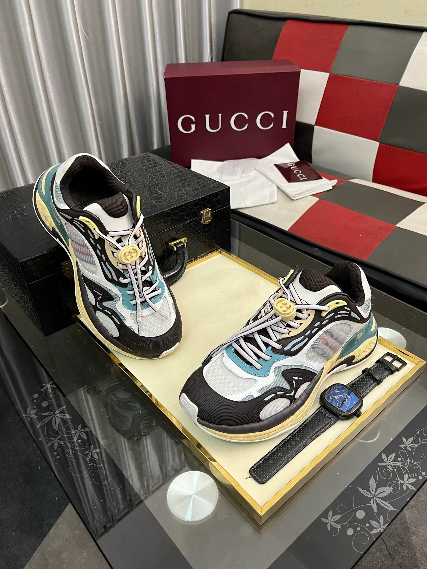 Men's men's shoes 💰1040⌚️⌚️GUCCI Gucci's new dad shoes 🇮🇹Top version🇮🇹🔜Purchasing level High version: The original disassembly took more than 3 months to develop 1:1, the version has been upgraded again, chips, packaging, imported mesh, all made with computerized cars Couple 👫 style 🔜Versatile in all seasons🔜 Fashion🔜 Personality 🔜Distinctive 🔵Full range of layouts, welcome to inquire for pictures Outsole: The latest original developed TPU vacuum Upper: Original mesh, super breathable 💯Full set of packaging Medium and low belt LOGO Size: Women's size 35-40 Men's size 38-45 (38 45 customized